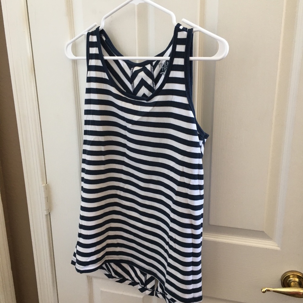 FINAL MARKDOWN Ladies time and tru top medium 8/10